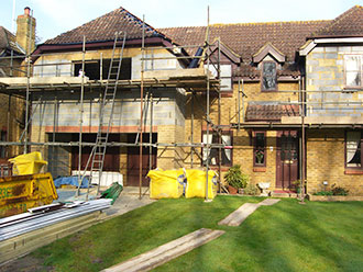 builder in gosport working on house extension